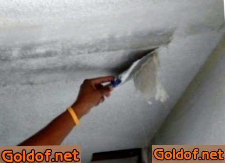 Очистка потолка от побелки