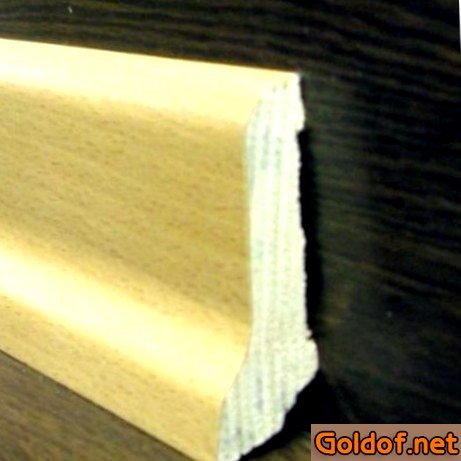 Шпонированный плинтус для пола