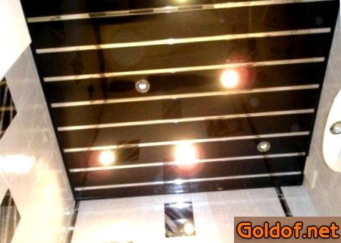 Реечный потолок в туалете 1