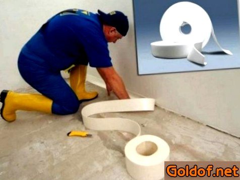 Приклеивание демпферной ленты по периметры помещения