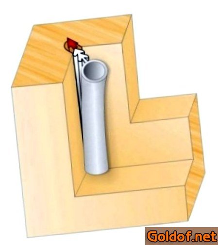 Вырезаем фрезой паз в оконной раме и закатываем уплотнитель