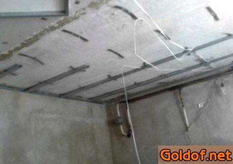 Монтаж подвесов подвесного потолка