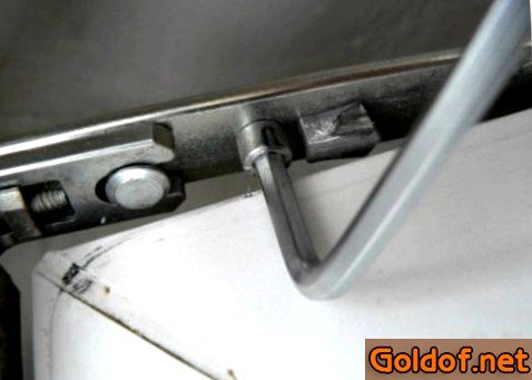 Регулировка на прижим механизмом на ножницах