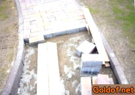 Укладываем тротуарную плитку