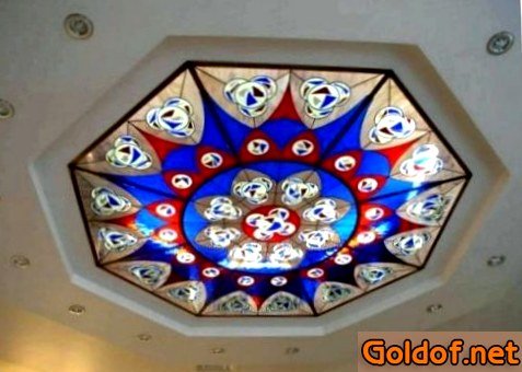 Витражный потолок
