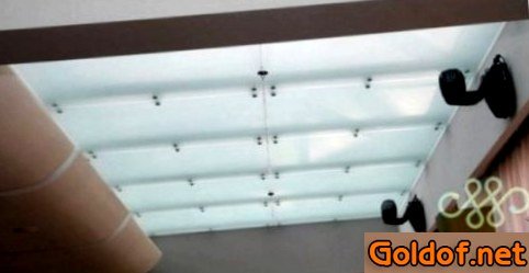 Крепление стеклянных плит декоративными винтами