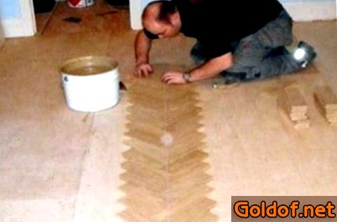 Укладка штучного паркета - первый ряд елочек