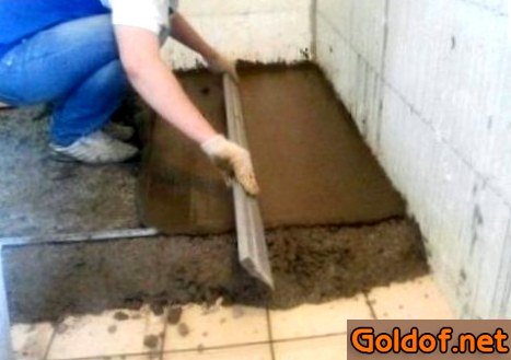 Выравнивание цементного раствора правилом