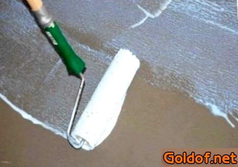 Грунтование поверхности перед заливкой бетонной стяжки