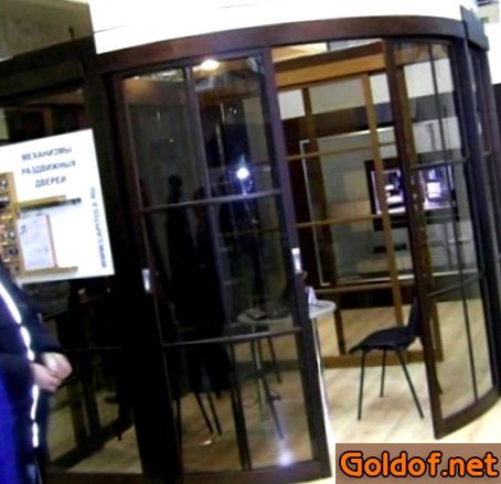 Радиусная раздвижная дверь