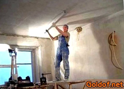 Рабочее место для шпаклевания потолка