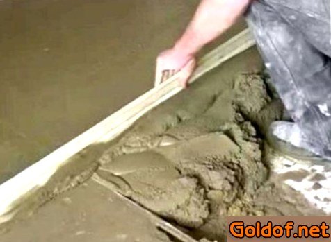 Разравнивание бетонной смеси