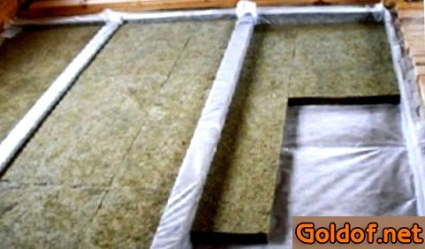 Гидроизоляция и теплоизоляция деревянного пола по лагам